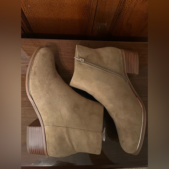 Brand New Lane Bryant Taupe Suede Ankle Boot (Brand New) - Picture 15 of 16
